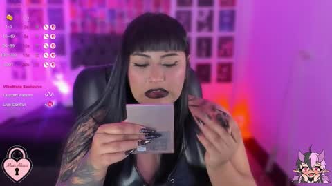 Snapshot of bigboobs_cloe chatting on October 2025 05:54:02 AM bigboobs cloe online show from October 2025 05:54:02 AM