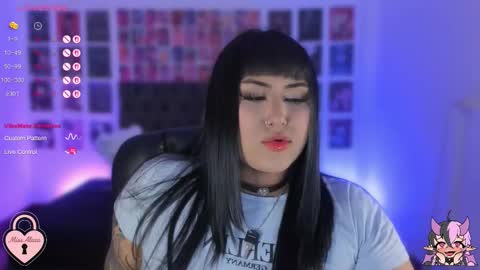 Snapshot of bigboobs_cloe chatting on October 2025 03:18:02 AM bigboobs cloe online show from October 2025 03:18:02 AM