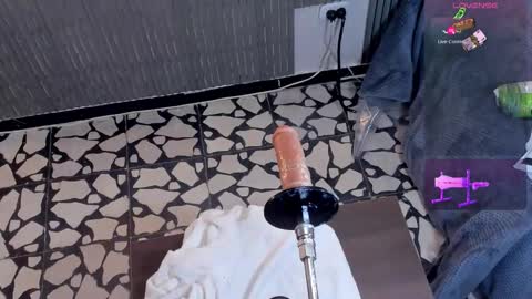 Snapshot of bigboobs_violeta chatting on November 2025 09:04:01 PM VIOLETA online show from November 2025 09:04:01 PM