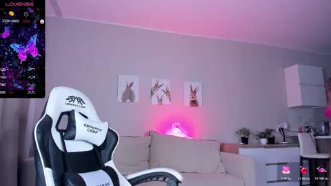 Alise online show from December 2025 12:01:02 PM