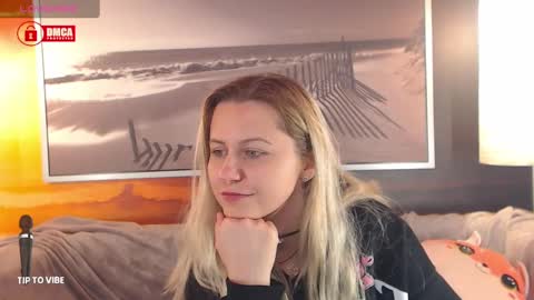 Snapshot of bigboobsarri chatting on December 2024 01:47:02 AM BigBoobsArri online show from December 2024 01:47:02 AM