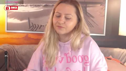 Snapshot of bigboobsarri chatting on January 2025 08:18:02 PM BigBoobsArri online show from January 2025 08:18:02 PM