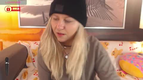 Snapshot of bigboobsarri chatting on January 2025 12:33:01 AM BigBoobsArri online show from January 2025 12:33:01 AM