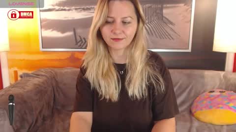 Snapshot of bigboobsarri chatting on January 2025 02:53:01 PM BigBoobsArri online show from January 2025 02:53:01 PM