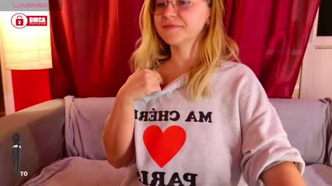 Snapshot of bigboobsarri chatting on December 2025 02:36:02 PM BigBoobsArri online show from December 2025 02:36:02 PM