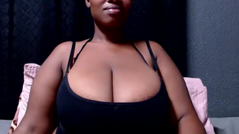 Snapshot of bigboobsbitchx chatting on June 2026 05:37:02 PM bigboobsbitchx online show from June 2026 05:37:02 PM