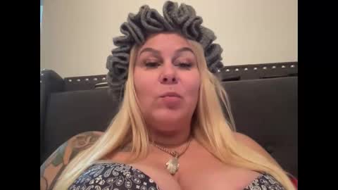 Snapshot of bigbreastsabrina chatting on November 2025 02:46:02 AM BIG BREAST SABRINA online show from November 2025 02:46:02 AM