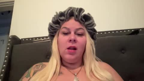 Snapshot of bigbreastsabrina chatting on November 2025 04:31:02 PM BIG BREAST SABRINA online show from November 2025 04:31:02 PM