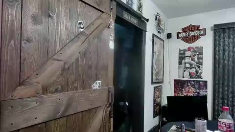 Snapshot of bigdbrillion chatting on February 2025 08:11:01 AM Darryl online show from February 2025 08:11:01 AM