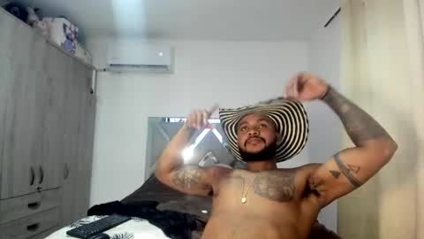 biglatino098 online show from June 2026 09:46:01 PM