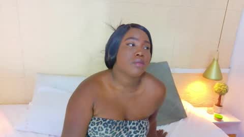 Snapshot of bigroundbooty_ chatting on February 2026 07:21:02 PM bigroundbooty_ online show from February 2026 07:21:02 PM