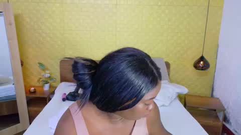 Snapshot of bigroundbooty_ chatting on February 2026 12:39:02 PM bigroundbooty_ online show from February 2026 12:39:02 PM