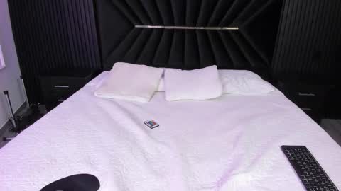 Zayra online show from September 2025 11:10:01 AM