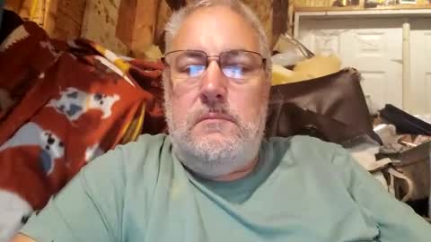 Snapshot of biguy121971 chatting on October 2025 05:17:01 AM Biguy52 online show from October 2025 05:17:01 AM