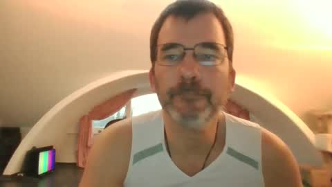 Snapshot of bikertom1988 chatting on December 2024 02:31:02 PM bikertom1988 online show from December 2024 02:31:02 PM