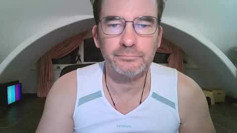 Snapshot of bikertom1988 chatting on December 2024 09:30:02 PM bikertom1988 online show from December 2024 09:30:02 PM