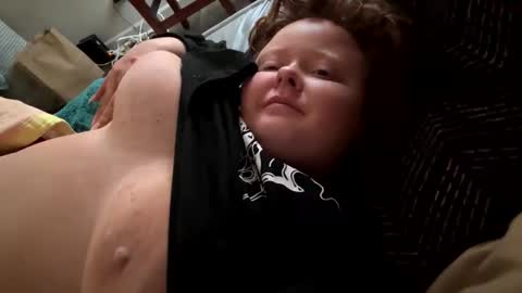 Snapshot of birdobihhh chatting on October 2025 02:18:01 PM birdobihhh online show from October 2025 02:18:01 PM