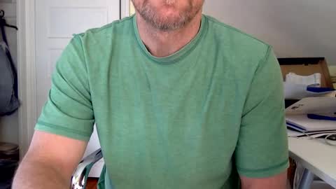 Snapshot of bisonbar chatting on December 2024 04:10:01 PM BisonBar online show from December 2024 04:10:01 PM