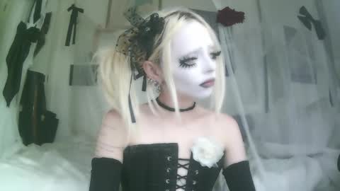 vampire fang  online show from October 2025 07:22:01 PM