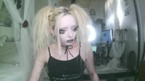 vampire fang  online show from December 2025 10:16:01 PM