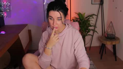 Snapshot of black___barbie chatting on October 2025 08:12:01 AM Black Barbie online show from October 2025 08:12:01 AM