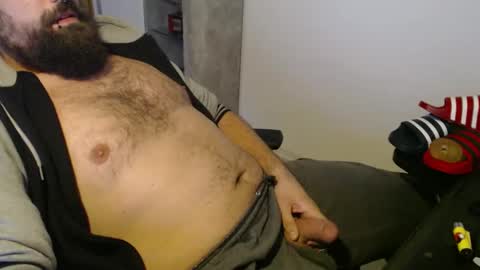 Snapshot of black_beard_slides chatting on November 2025 01:27:02 AM black_beard_slides online show from November 2025 01:27:02 AM