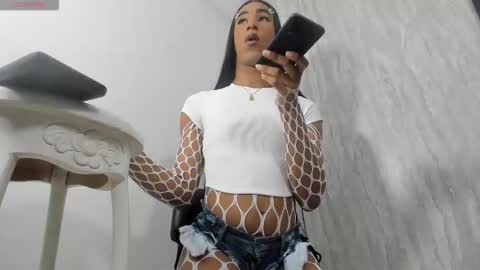 Snapshot of black_cami chatting on September 2025 06:38:01 AM Cami online show from September 2025 06:38:01 AM