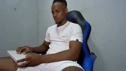 Snapshot of black_dicck chatting on June 2026 03:50:01 PM tu morenito online show from June 2026 03:50:01 PM