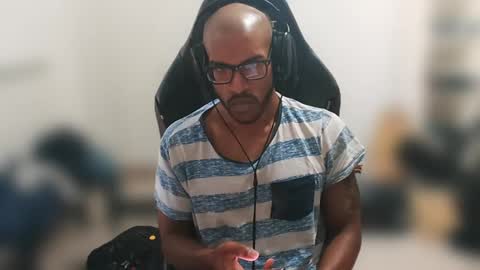 Snapshot of black_lollipop chatting on May 2026 07:14:01 AM Master online show from May 2026 07:14:01 AM