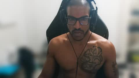 Snapshot of black_lollipop chatting on May 2026 05:21:02 PM Master online show from May 2026 05:21:02 PM