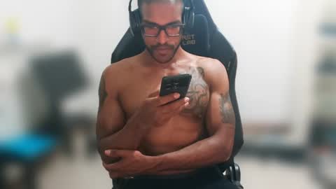 Snapshot of black_lollipop chatting on June 2026 06:44:01 PM Master online show from June 2026 06:44:01 PM