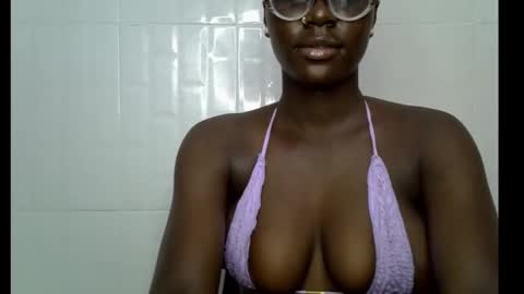 Snapshot of black_petitqueen12 chatting on November 2025 09:26:02 PM BLACK online show from November 2025 09:26:02 PM