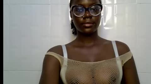 Snapshot of black_petitqueen12 chatting on November 2025 06:57:02 PM BLACK online show from November 2025 06:57:02 PM
