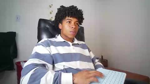 Snapshot of black_tentationx chatting on February 2025 02:28:01 AM black_tentationx online show from February 2025 02:28:01 AM