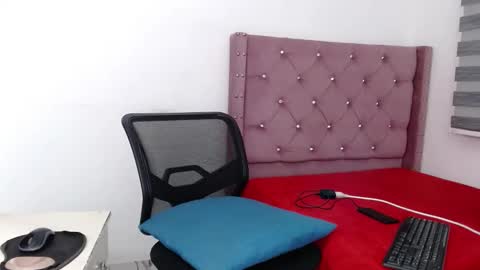 Snapshot of blacknikes chatting on December 2025 02:18:01 AM Twtter 1MikeBeckford Onlyfns beckfordmike online show from December 2025 02:18:01 AM