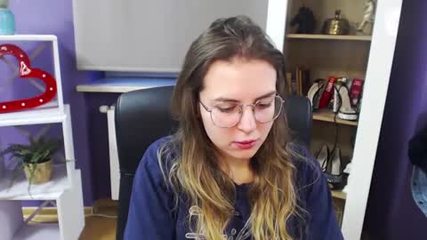 Z O E Y online show from December 2024 07:44:01 AM