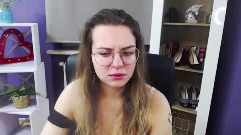 Z O E Y online show from February 2025 05:16:01 AM