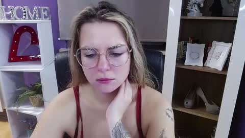 Z O E Y online show from December 2025 05:34:02 AM