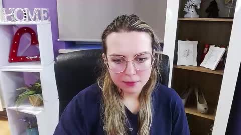 Z O E Y online show from December 2025 07:03:01 AM