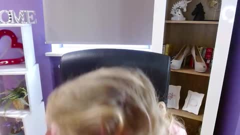 Z O E Y online show from February 2026 09:05:02 AM