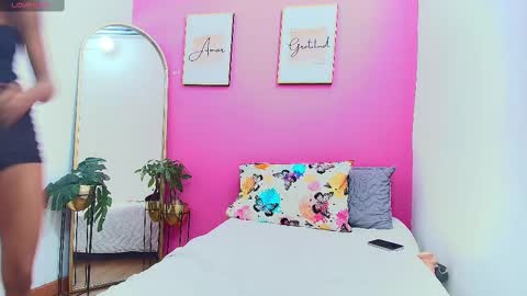 Tifffany bllom online show from March 2025 07:43:02 PM