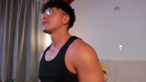 Snapshot of blake_levi chatting on December 2024 01:43:01 AM Blake Levi Independent Model online show from December 2024 01:43:01 AM