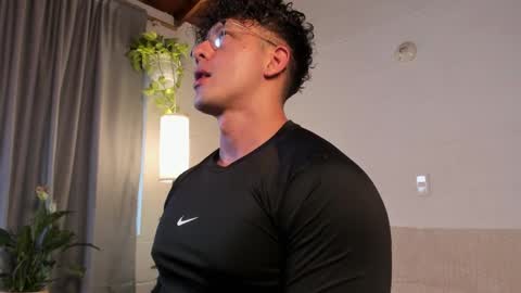 Snapshot of blake_levi chatting on February 2025 09:54:01 PM Blake Levi Independent Model online show from February 2025 09:54:01 PM