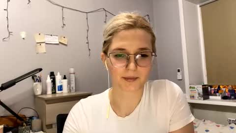 Snapshot of blancaesbensen chatting on November 2025 04:07:01 PM Nicole online show from November 2025 04:07:01 PM