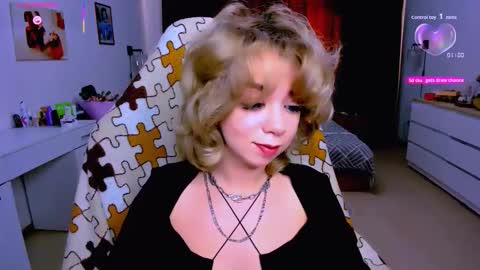 Nicole online show from September 2025 11:42:01 AM