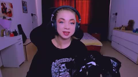 Nicole online show from October 2025 08:23:02 AM