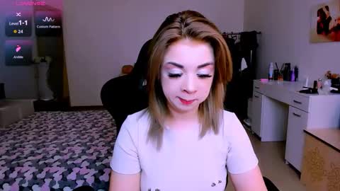 Nicole online show from June 2026 06:47:02 AM