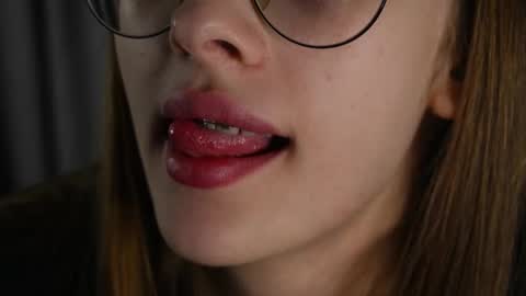  LiLy online show from November 2025 03:12:02 PM