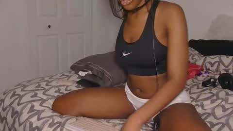 Snapshot of bloggirllaurel chatting on December 2025 05:44:02 AM bloggirllaurel online show from December 2025 05:44:02 AM