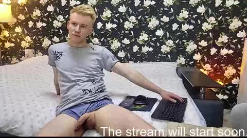 Snapshot of blond_boy69 chatting on May 2026 09:44:02 PM blond_boy69 online show from May 2026 09:44:02 PM